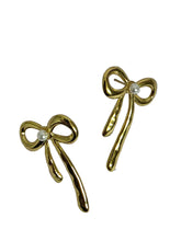 Ribbon Pearl Studs